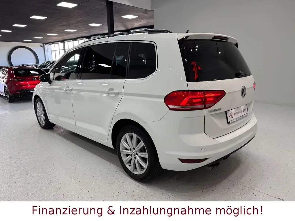 Gebraucht VW Touran Highline 179 PS (131 kW) 2018 Pure white Van / Kleinbus
