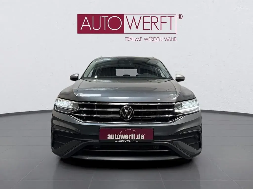 Gebraucht VW Tiguan Allspace Life 193 PS (141 kW) 2024 Grau SUV