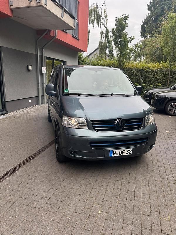 Grau Gebraucht 2007 VW T5 Sport Van | 7.990 € (Guter Preis) - Bild 1/4