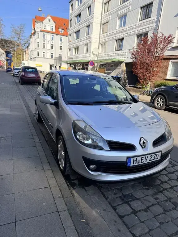 Gebraucht Renault Clio II Dynamique 88 PS (64 kW) 2007 Silber Limousine