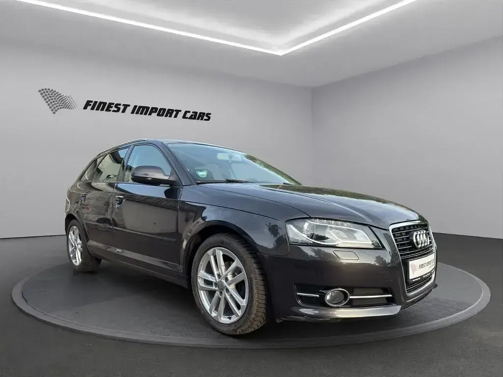 Gebraucht Audi A3 Attraction 105 PS (77 kW) 2011 Grau Kleinwagen