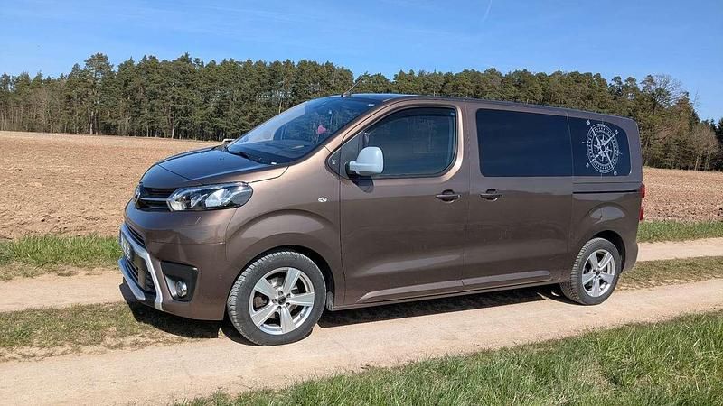 Gebraucht Toyota Proace Team 177 PS (130 kW) 2018 Braun Van / Kleinbus
