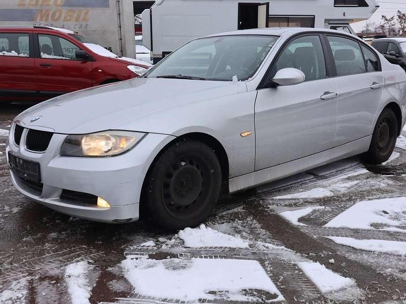 Titansilber metallic Gebraucht 2005 BMW 320 Limousine | 1.800 € (Superpreis) - Bild 1/4