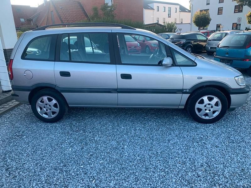 Gebraucht Opel Zafira Elegance 125 PS (91 kW) 2003 Silber Van / Kleinbus