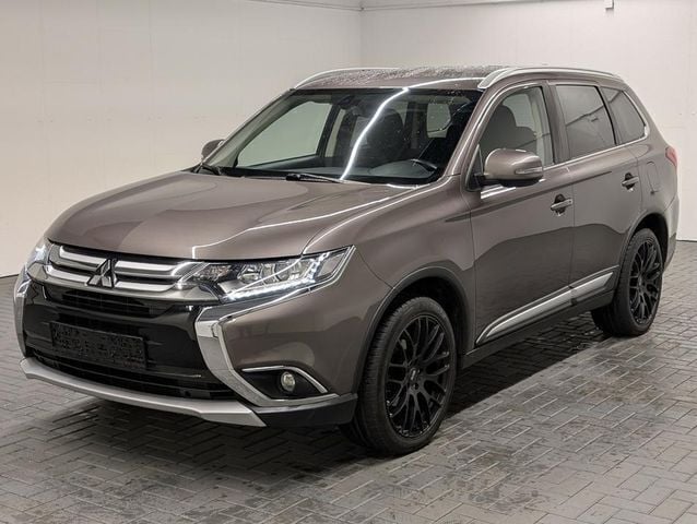 Braun (granitbraunmet.) Gebraucht 2018 Mitsubishi Outlander SUV | 16.950 € (Fairer Preis) - Bild 1/4