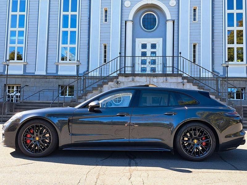 Grau Gebraucht 2017 Porsche Panamera Turbo Sport Turismo Limousine | 75.900 € (Fairer Preis) - Bild 1/4