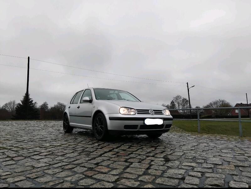 Silber Gebraucht 2002 VW Golf IV Kleinwagen | 555 € (Superpreis) - Bild 1/4
