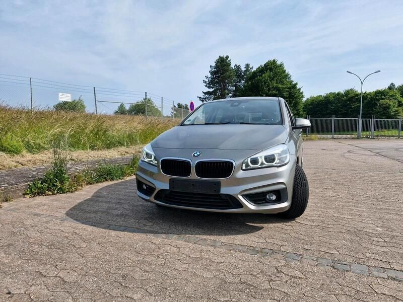 Grau Gebraucht 2015 BMW 218 Limousine | 14.700 € (Fairer Preis) - Bild 1/4