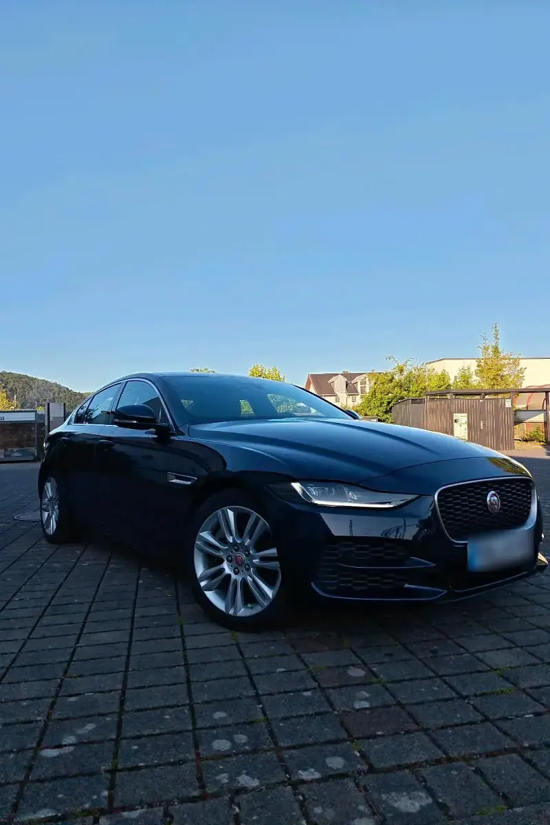 Gebraucht Jaguar XE 250 PS (183 kW) 2020 Blau Limousine