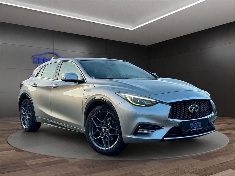 Gebraucht Infiniti Q30 Sport Tech 170 PS (125 kW) 2016 Grau SUV