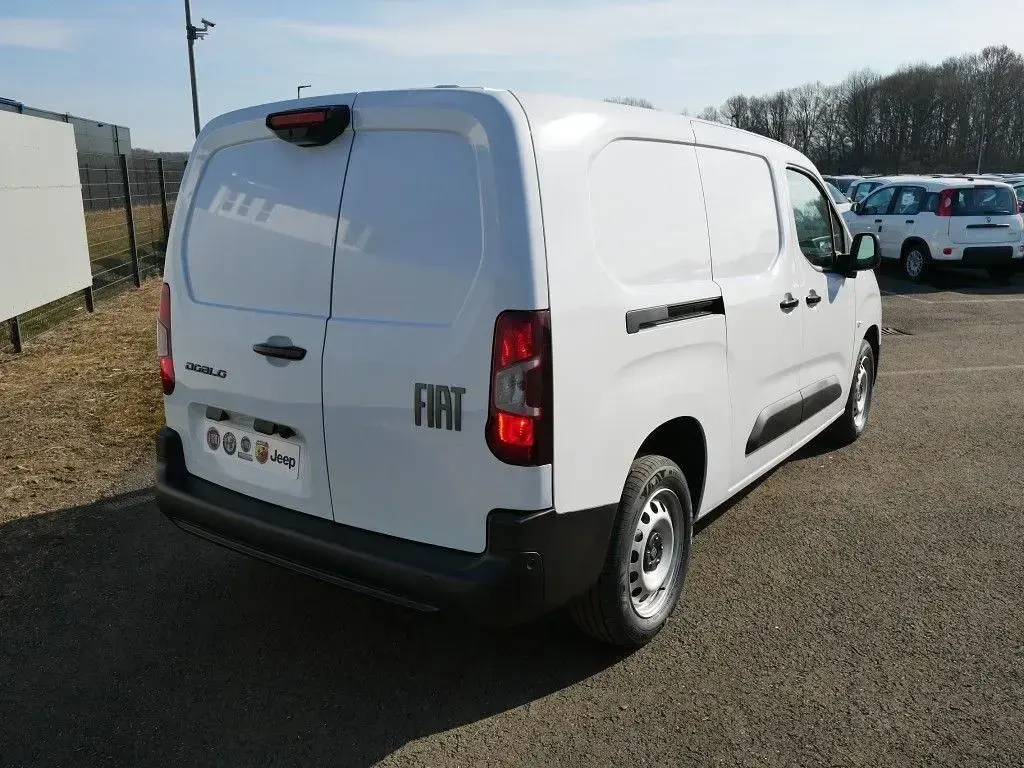 Neu Fiat Doblò 131 PS (96 kW) 2025 Weiß Van / Kleinbus