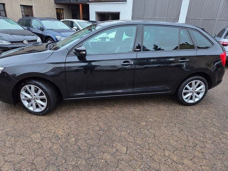 Gebraucht Skoda Rapid Joy 110 PS (80 kW) 2016 Schwarz Kleinwagen