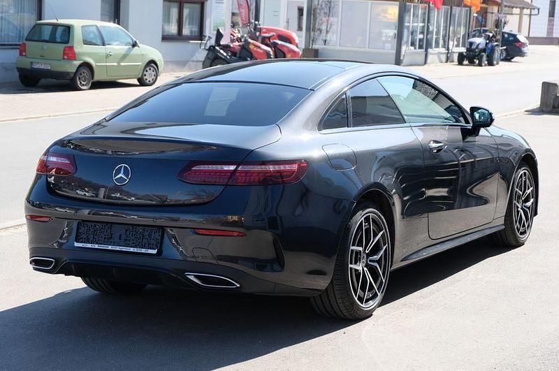 Gebraucht Mercedes E220 AMG line 194 PS (142 kW) 2020 Grau Coupé