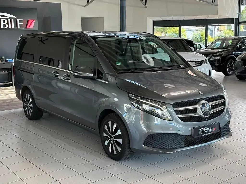 Gebraucht Mercedes V300 Avantgarde 237 PS (174 kW) 2023 Grau Van / Kleinbus