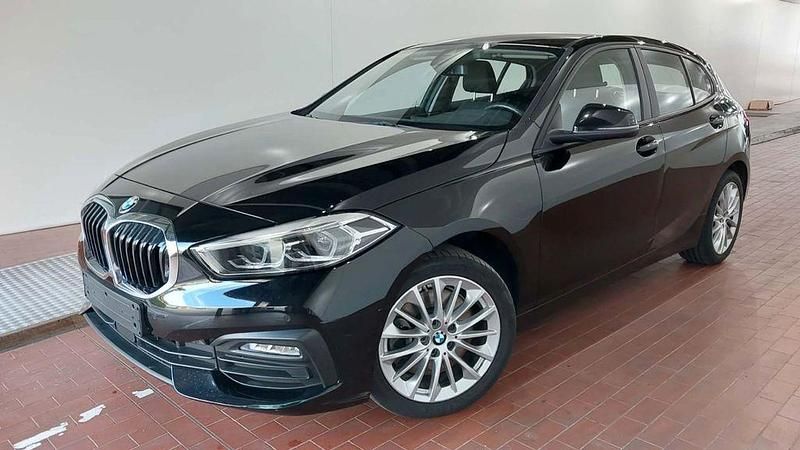 Schwarz Gebraucht 2023 BMW 120 Sport Line Kleinwagen | 26.900 € (Fairer Preis) - Bild 1/4