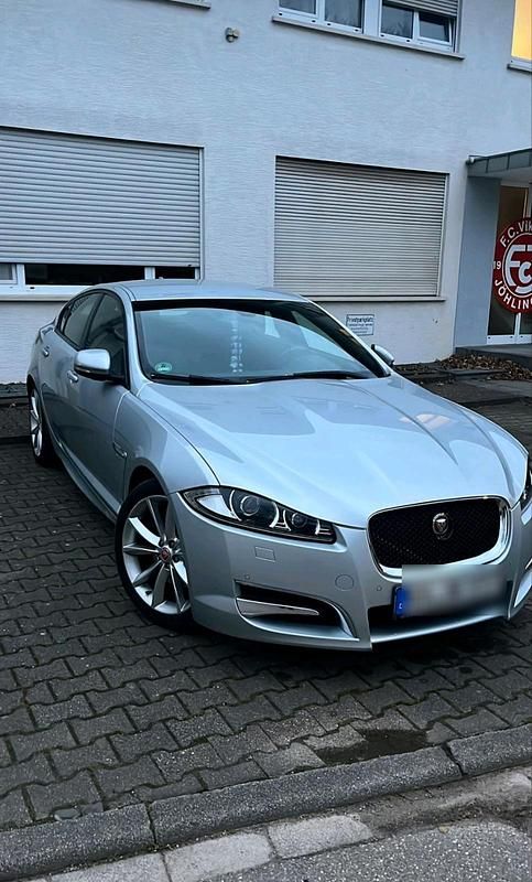 Silber Gebraucht 2015 Jaguar XF Limousine | 16.700 € (Etwas zu teuer) - Bild 1/4
