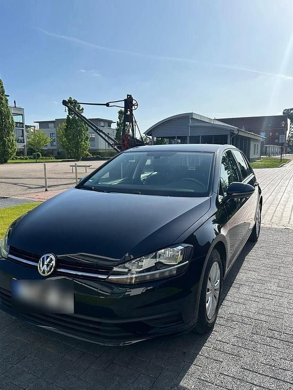 Gebraucht VW Golf VII 116 PS (85 kW) 2019 Schwarz Kleinwagen