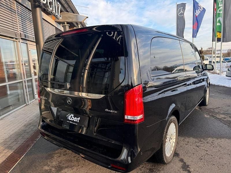 Gebraucht Mercedes V300 237 PS (174 kW) 2024 Schwarz Van / Kleinbus