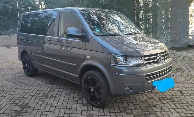 Grau Gebraucht 2011 VW Caravelle Van / Kleinbus | 10.500 € - Bild 1/4