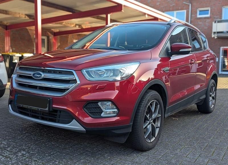 Rot Gebraucht 2017 Ford Kuga Business Edition SUV | 11.900 € (Fairer Preis) - Bild 1/4