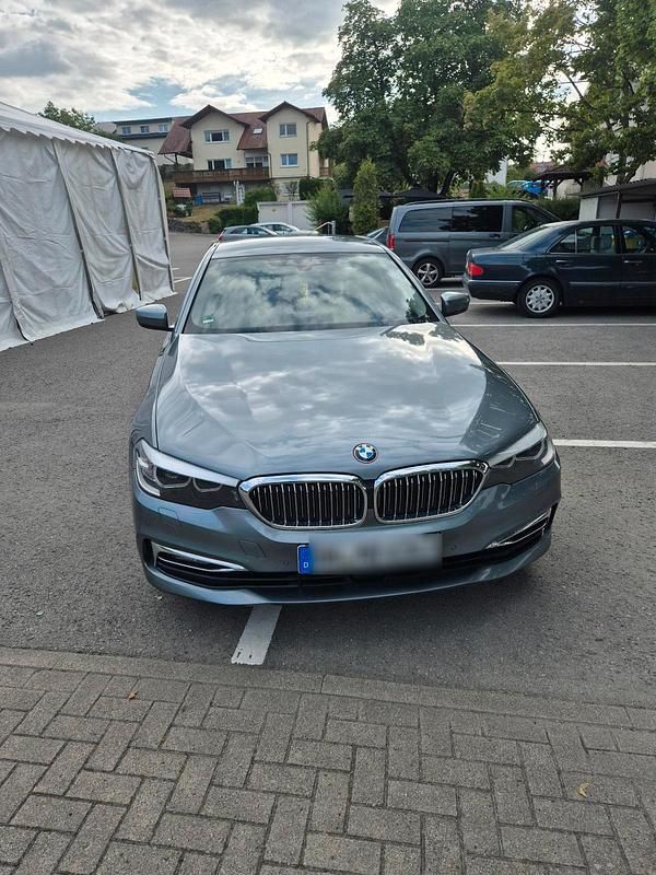 Grau Gebraucht 2017 BMW 530 Luxury Line Limousine | 22.999 € (Fairer Preis) - Bild 1/4