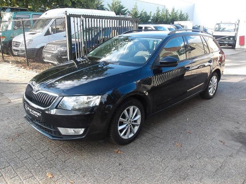 Schwarz Gebraucht 2017 Skoda Octavia Ambition Kombi | 5.900 € (Superpreis) - Bild 1/4