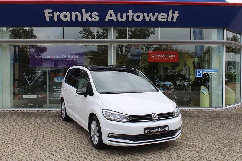 Weiß Gebraucht 2018 VW Touran Highline Van / Kleinbus | 19.500 € (Fairer Preis) - Bild 1/4