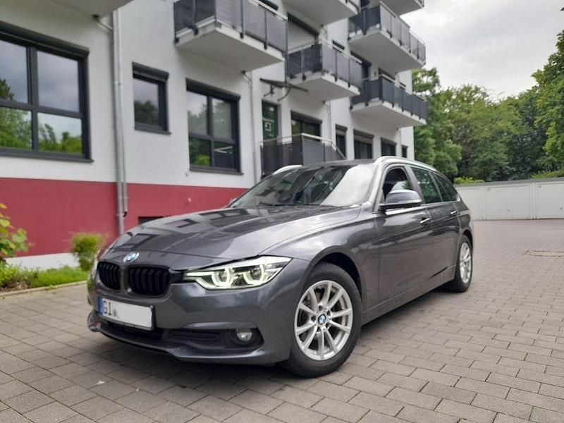 Grau Gebraucht 2016 BMW 320 Kombi | 11.000 € (Superpreis) - Bild 1/4