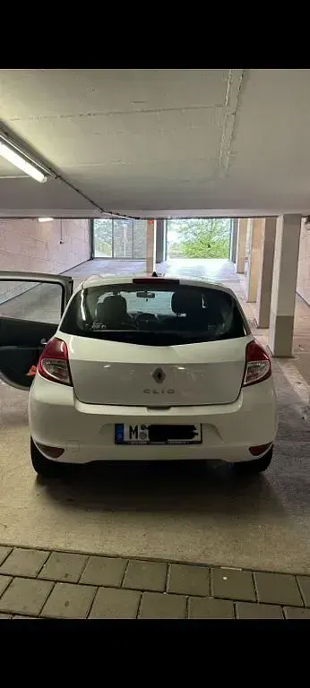 Używany Renault Clio IV Expression 75 KM (55 kW) 2012 Biały Sedan/Limuzyna