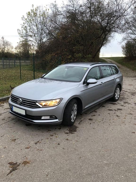 Gebraucht VW Passat Trendline 150 PS (110 kW) 2018 Grau Kombi
