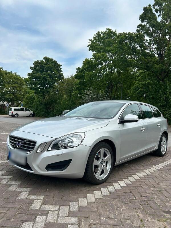 Grau Gebraucht 2012 Volvo V60 Kombi | 8.000 € - Bild 1/4