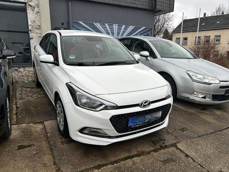 Gebraucht Hyundai i20 90 PS (66 kW) 2017 Weiß Limousine