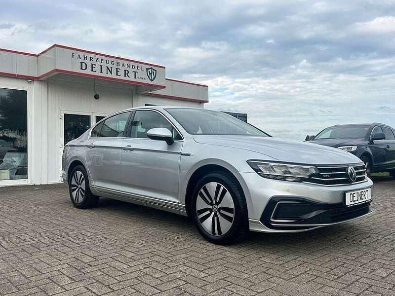Reflexsilber metallic Gebraucht 2020 VW Passat GTE Limousine | 20.490 € (Guter Preis) - Bild 1/4