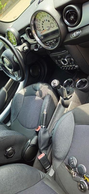 Second-hand Mini ONE 98 CP (72 kW) 2012 Negru Hatchback