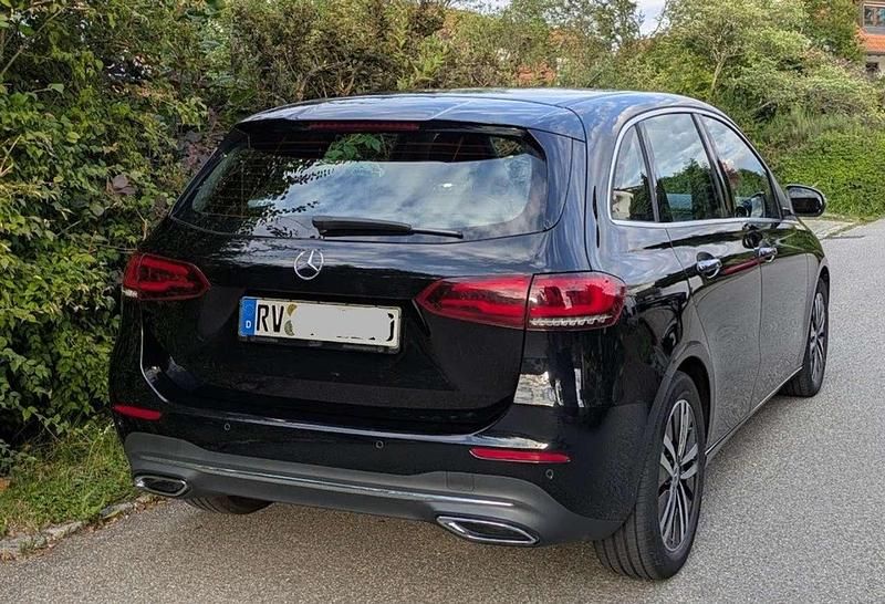 Schwarz Gebraucht 2020 Mercedes B220 Progressive Van / Kleinbus | 22.950 € (Fairer Preis) - Bild 1/4
