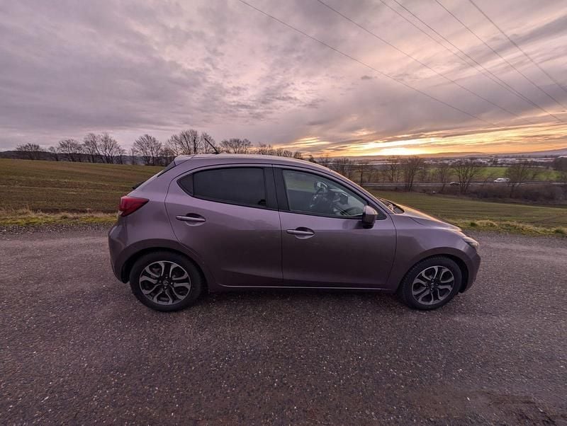 Violet Gebraucht 2016 Mazda 2 Nakama Kleinwagen | 6.990 € (Superpreis) - Bild 1/4