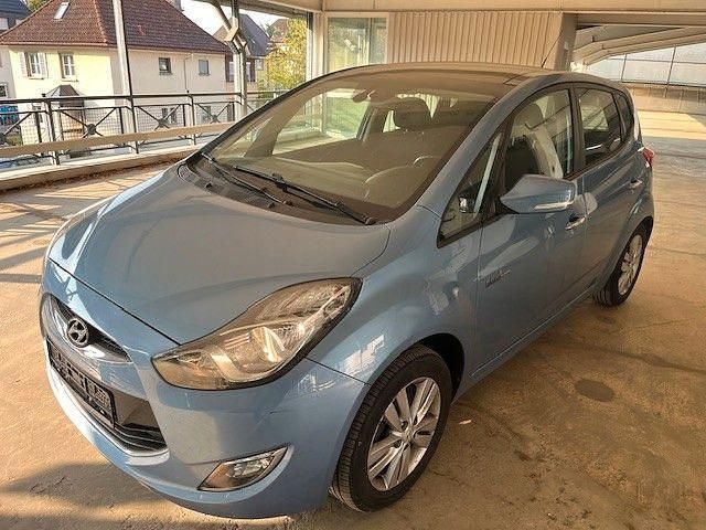 Ice blue/met. Gebraucht 2011 Hyundai ix20 Style Van / Kleinbus | 5.300 € (Guter Preis) - Bild 1/4