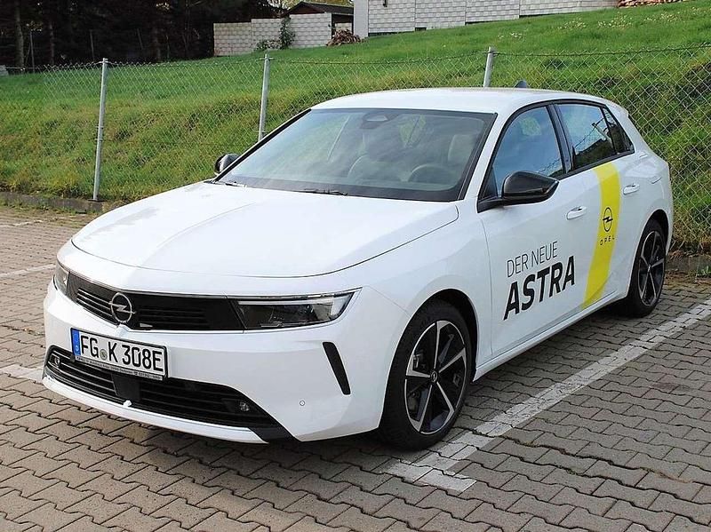Gebraucht Opel Astra 150 PS (110 kW) 2022 Jade weiss/arktis weiss Limousine