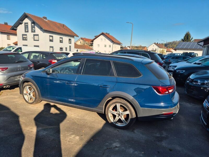 Blau Gebraucht 2016 Seat Leon X-Perience 4Drive Kombi | 8.999 € (Fairer Preis) - Bild 1/4