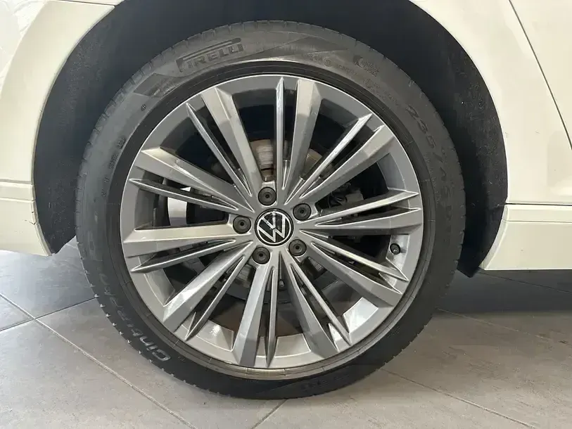 Gebraucht VW Passat Business 200 PS (147 kW) 2022 Pure white Kombi