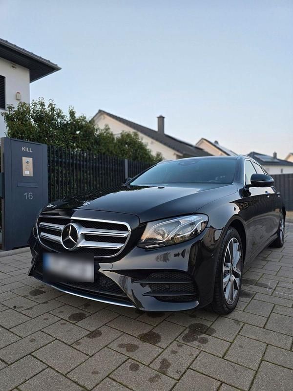 Gebraucht Mercedes E220 AMG 194 PS (142 kW) 2018 Schwarz Kombi