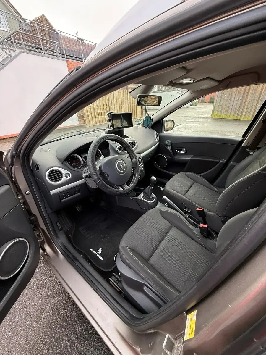 Gebraucht Renault Clio 83 PS (61 kW) 2009 Braun Kombi
