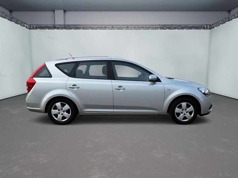 Gebraucht Kia Ceed 126 PS (92 kW) 2010 Silber Kleinwagen