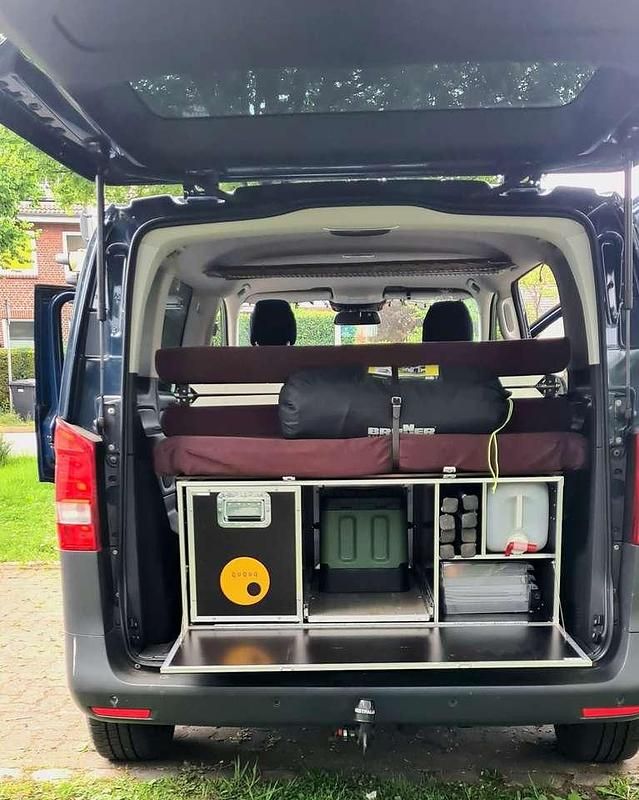 Blau Gebraucht 2019 Mercedes Vito Van / Kleinbus | 37.445 € - Bild 1/4
