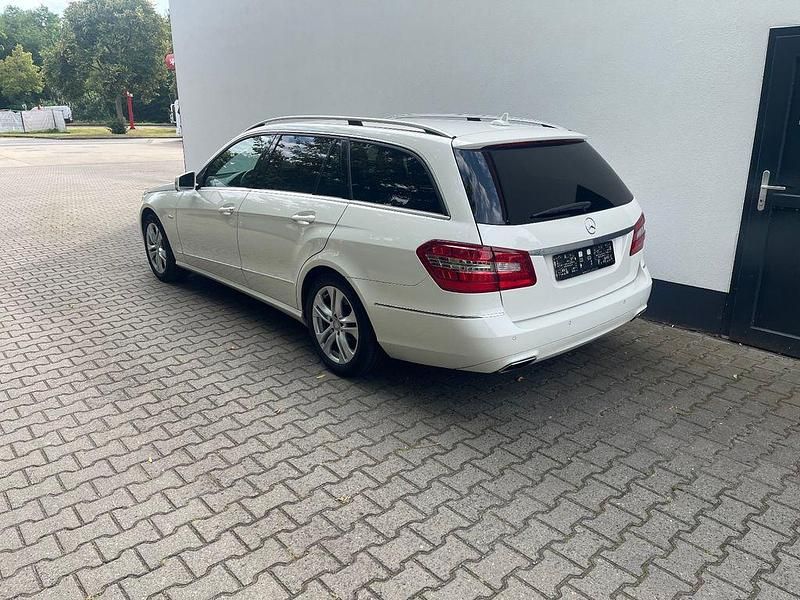 Gebraucht Mercedes E300 Avantgarde 252 PS (185 kW) 2012 Weiß Kombi