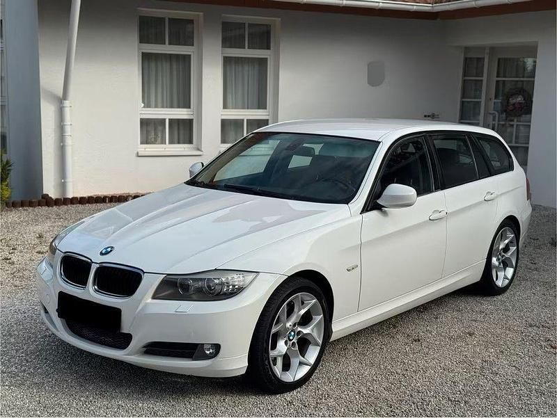 Weiß Gebraucht 2009 BMW 318 Kombi | 4.600 € (Etwas zu teuer) - Bild 1/4