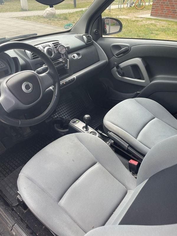 Weiß Gebraucht 2009 Smart ForTwo Coupé Pure Coupé | 2.400 € (Guter Preis) - Bild 1/4