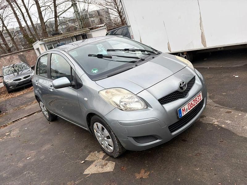 Gebraucht Toyota Yaris Sol 101 PS (74 kW) 2009 Silber Kleinwagen