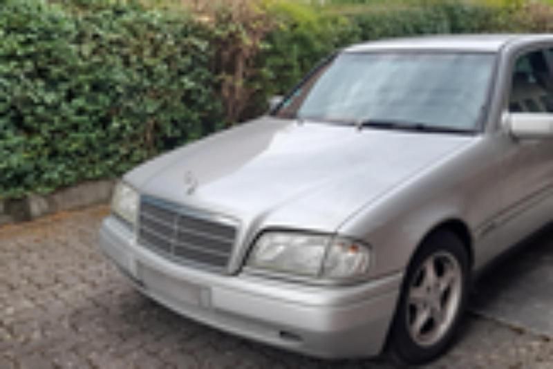 Silber Gebraucht 1996 Mercedes C180 Limousine | 1.390 € (Guter Preis) - Bild 1/4
