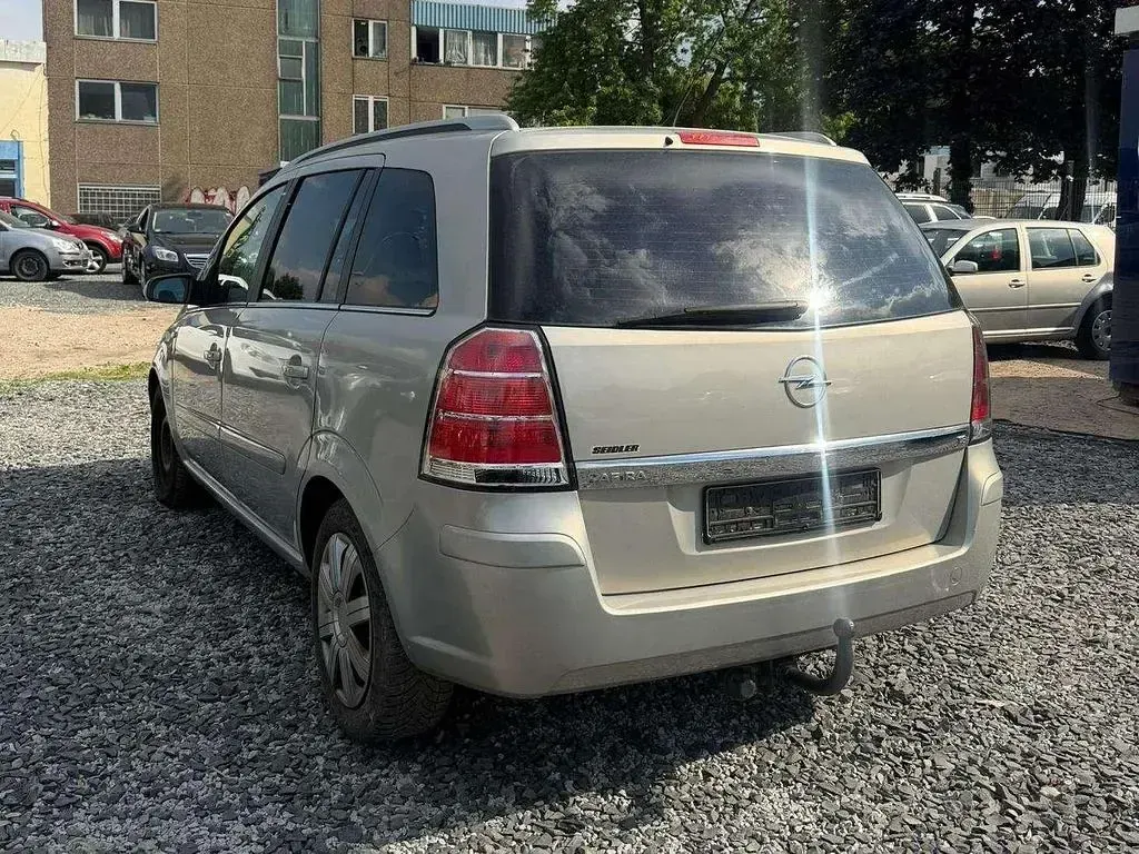 Gebraucht Opel Zafira Edition 105 PS (77 kW) 2006 Pannacotta m2 Van / Kleinbus